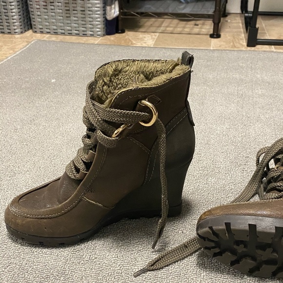 Hardly worn Guess booties - Picture 6 of 6